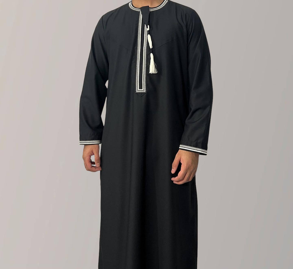 Solid Color Round Neck Embroidered Thick Tassel Oman Gowns Saudi Arabia Men
