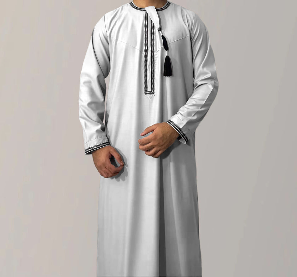 Solid Color Round Neck Embroidered Thick Tassel Oman Gowns Saudi Arabia Men